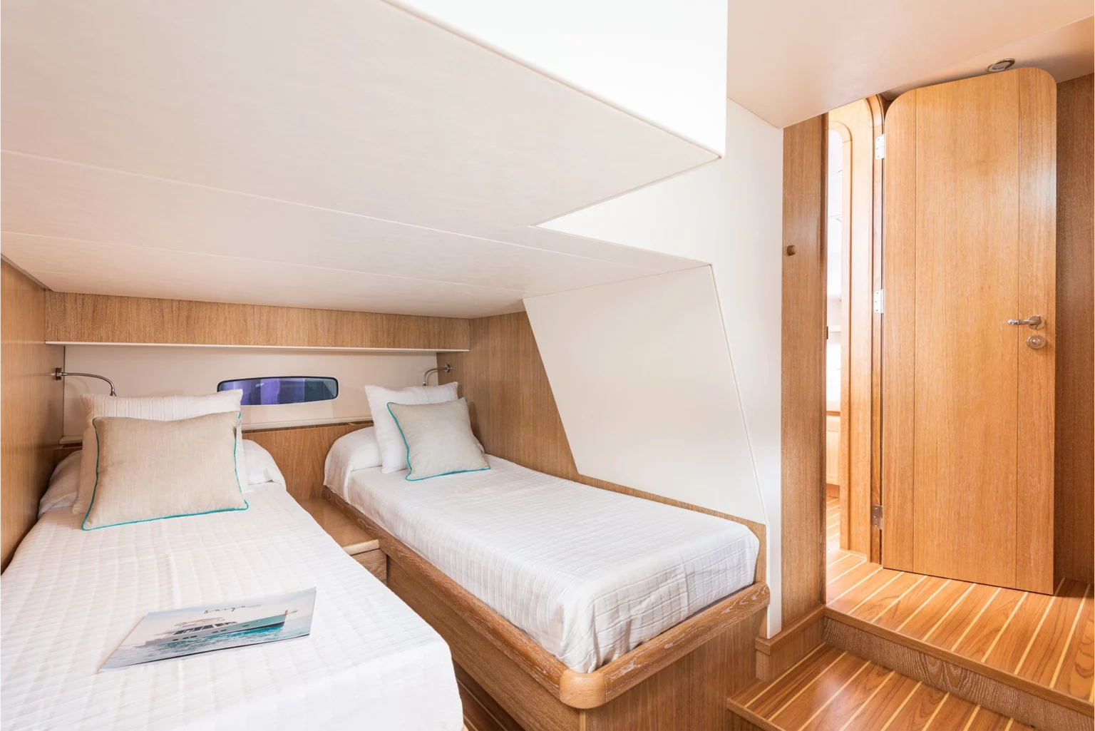 SASGAYACHTS_MENORQUIN_35HT_interior_1