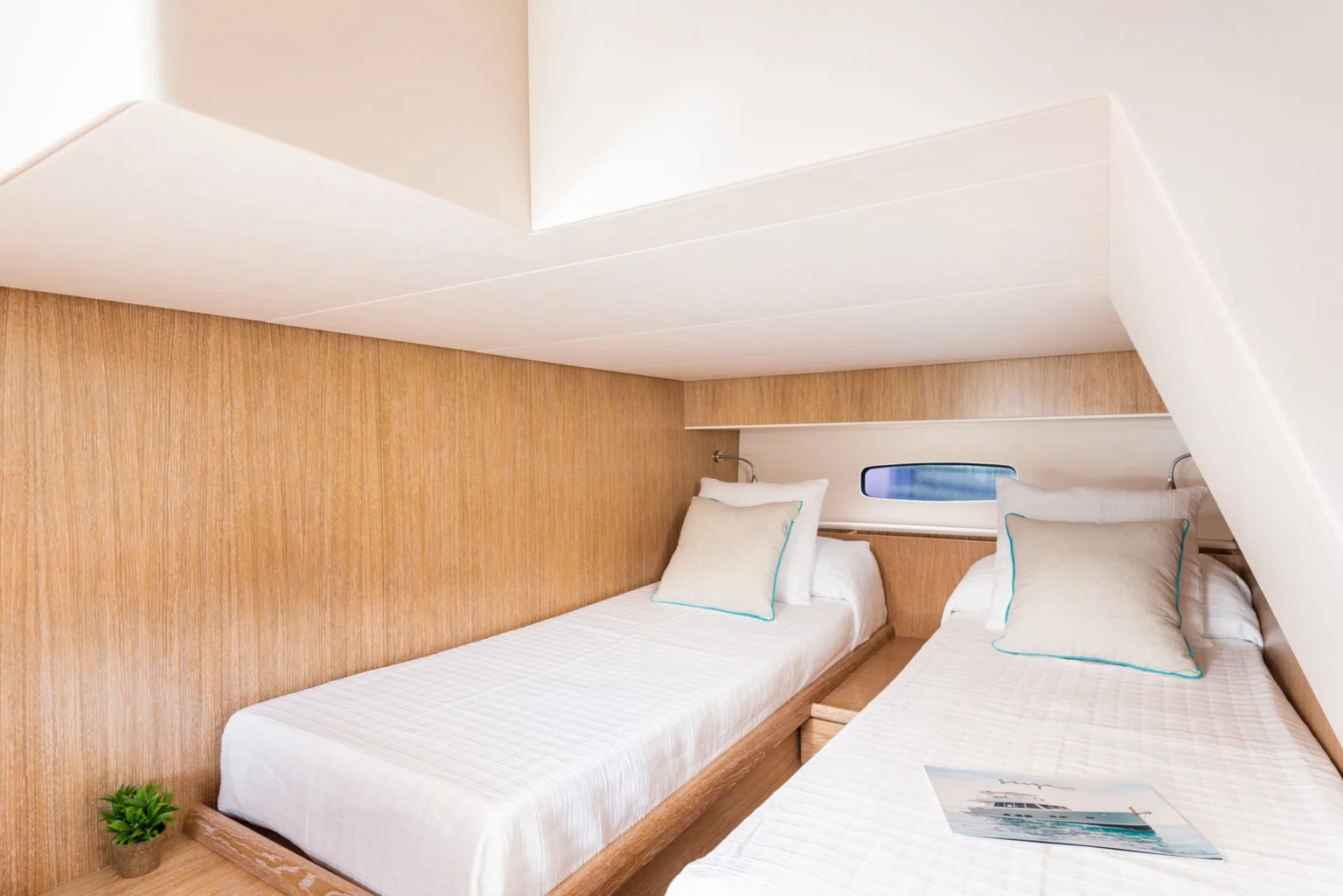 SASGAYACHTS_MENORQUIN_35HT_interior_11