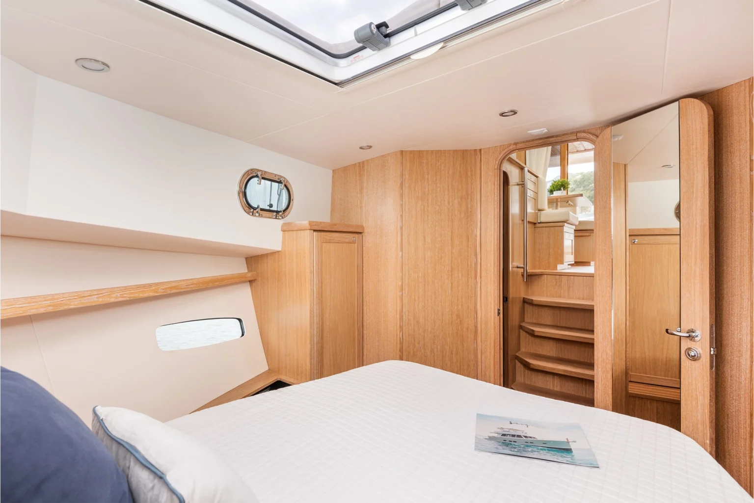 SASGAYACHTS_MENORQUIN_35HT_interior_2