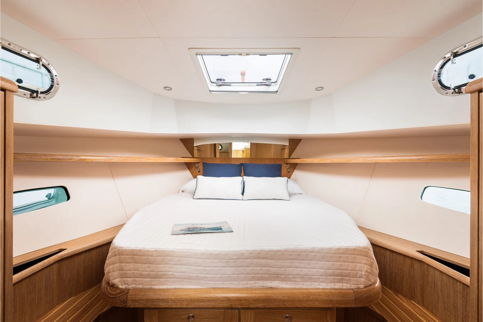SASGAYACHTS_MENORQUIN_35HT_interior_3