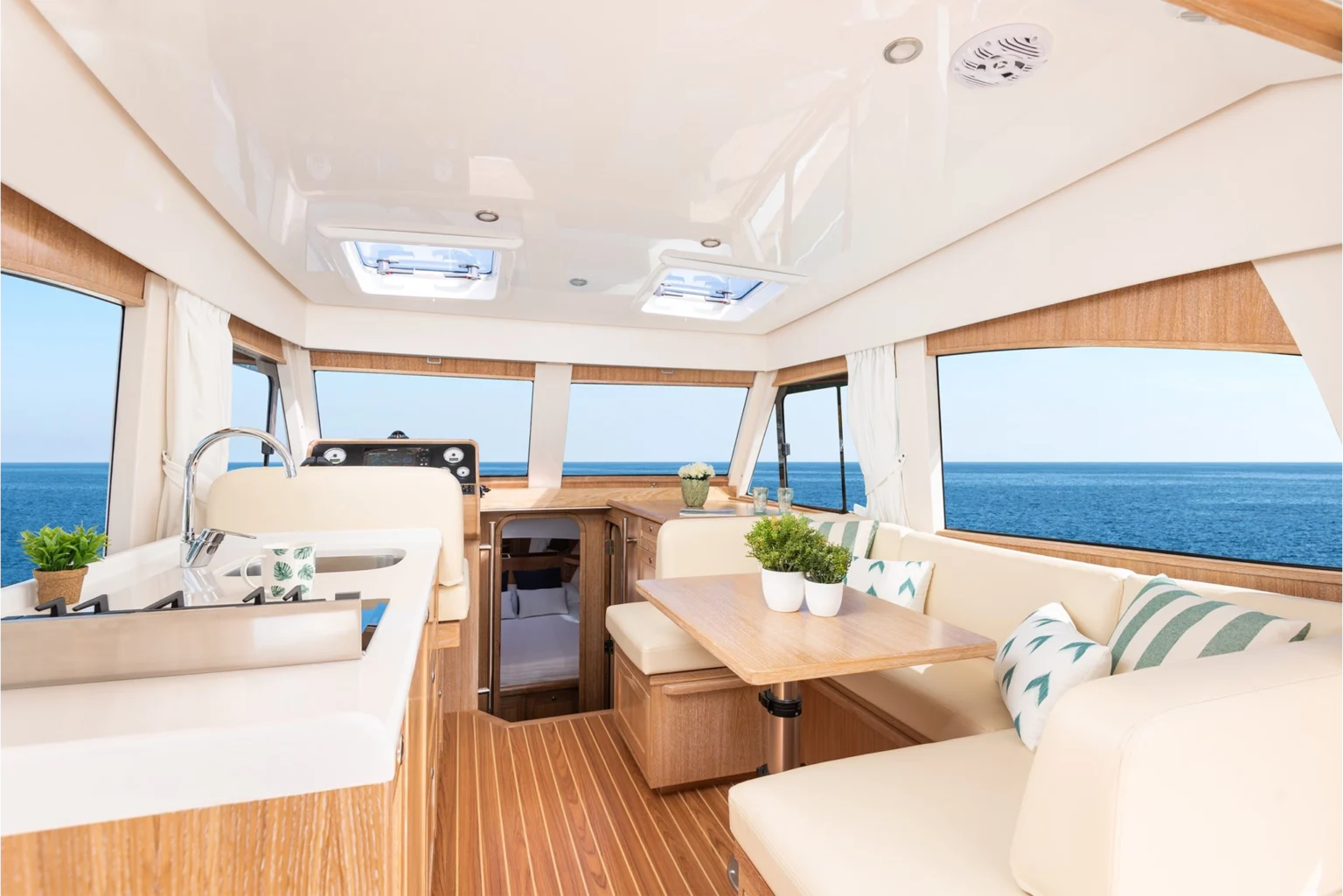 SASGAYACHTS_MENORQUIN_35HT_interior_7