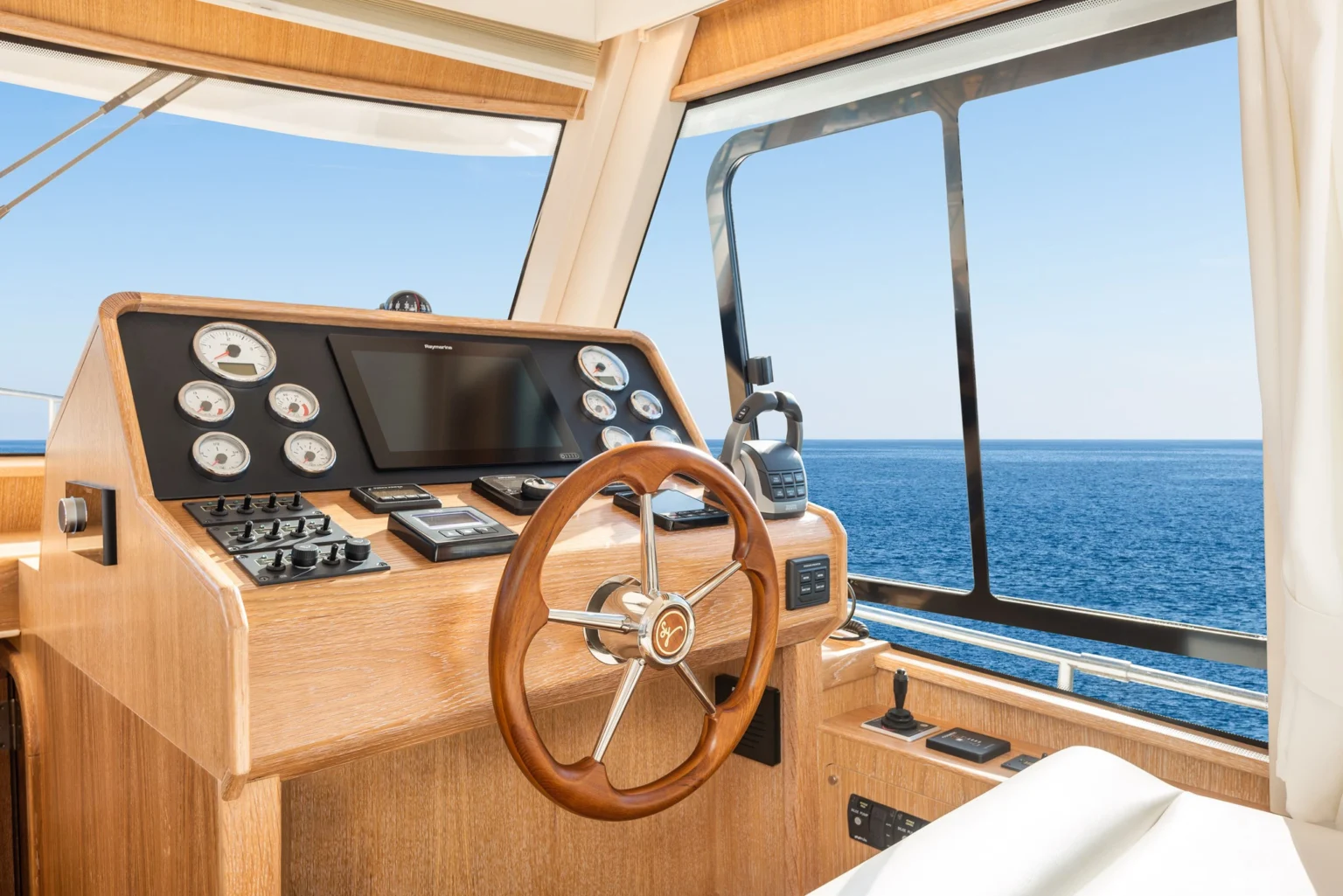 SASGAYACHTS_MENORQUIN_42HT_interior_11