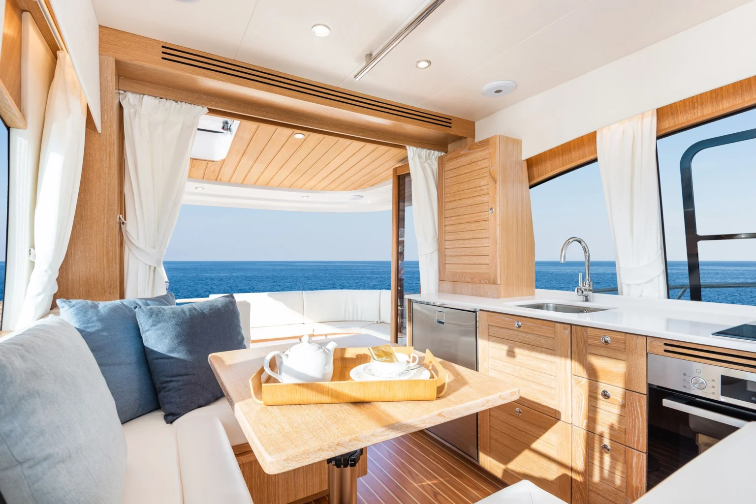 SASGAYACHTS_MENORQUIN_42HT_interior_2
