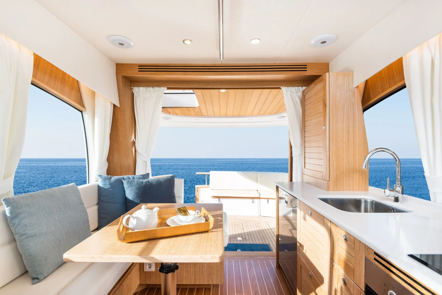 SASGAYACHTS_MENORQUIN_42HT_interior_3