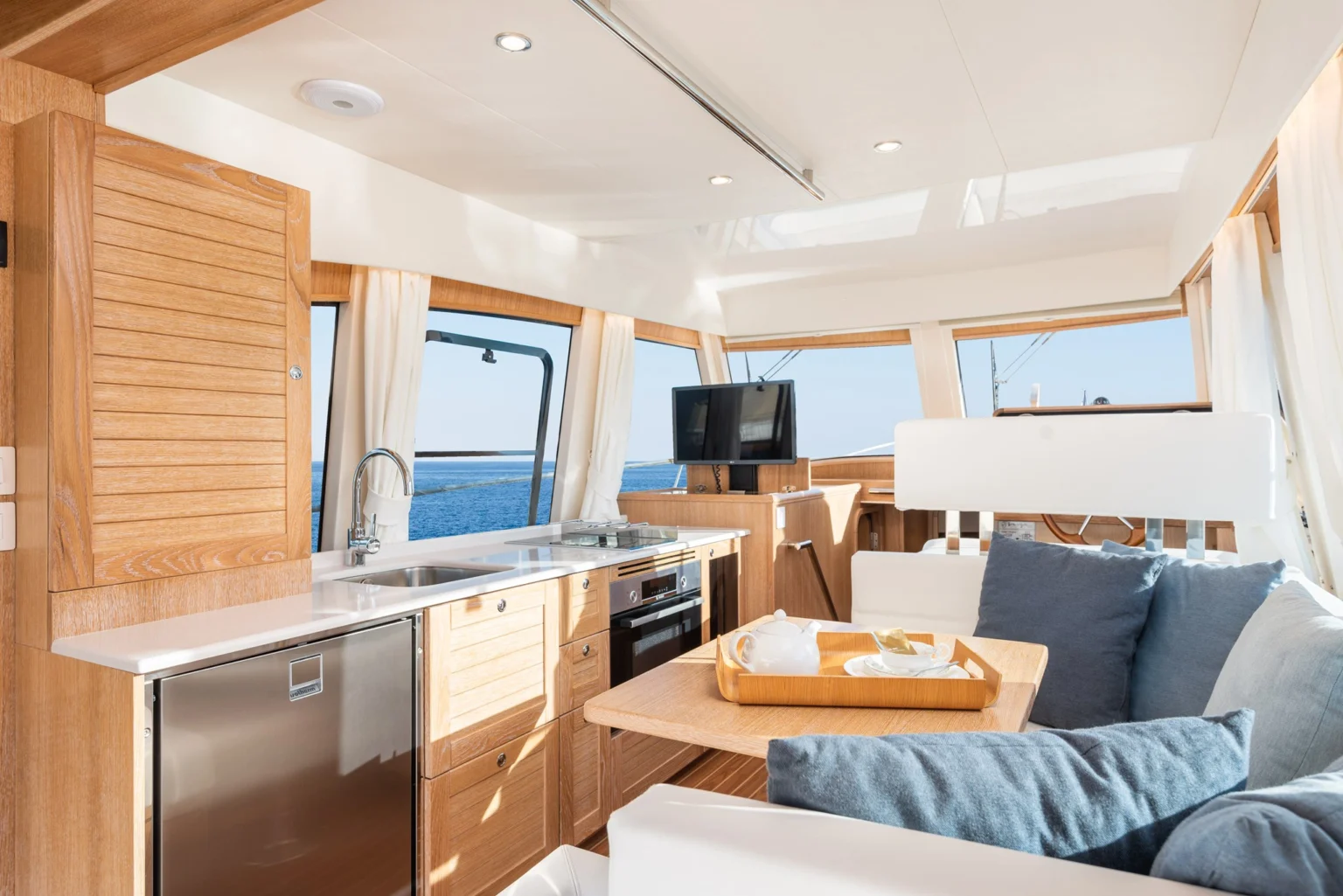 SASGAYACHTS_MENORQUIN_42HT_interior_4
