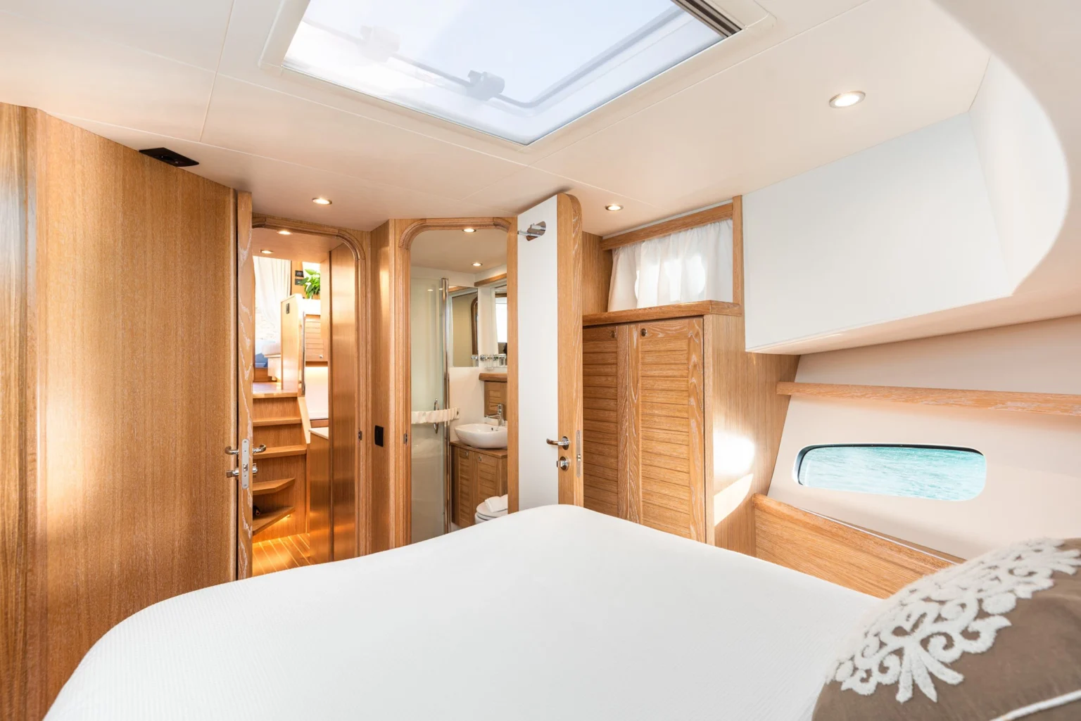 SASGAYACHTS_MENORQUIN_42HT_interior_6
