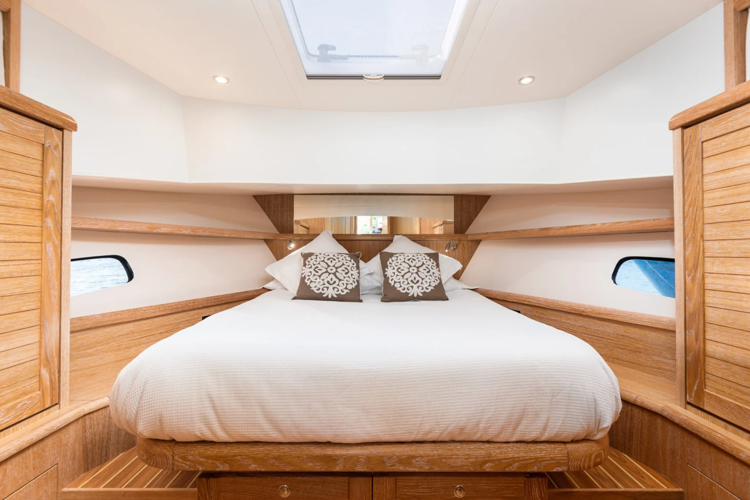 SASGAYACHTS_MENORQUIN_42HT_interior_7