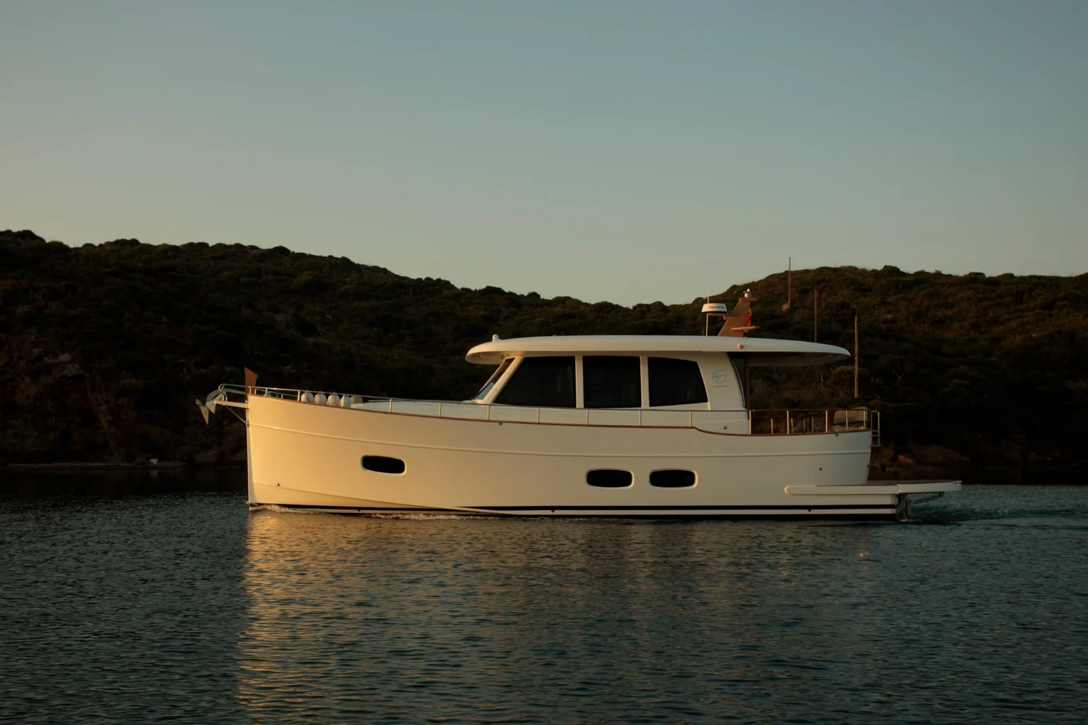 SASGAYACHTS_MENORQUIN_48HT_exterior_6