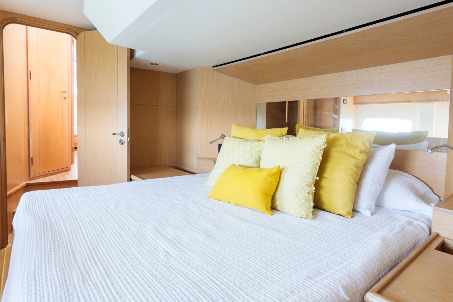 SASGAYACHTS_MENORQUIN_48HT_interior_2