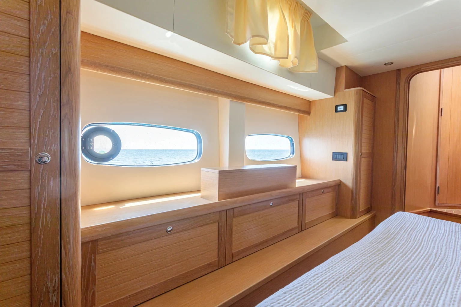 SASGAYACHTS_MENORQUIN_48HT_interior_3
