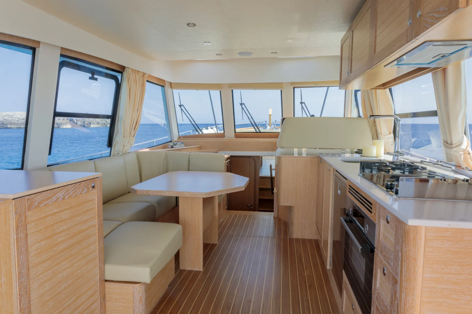 SASGAYACHTS_MENORQUIN_48HT_interior_5