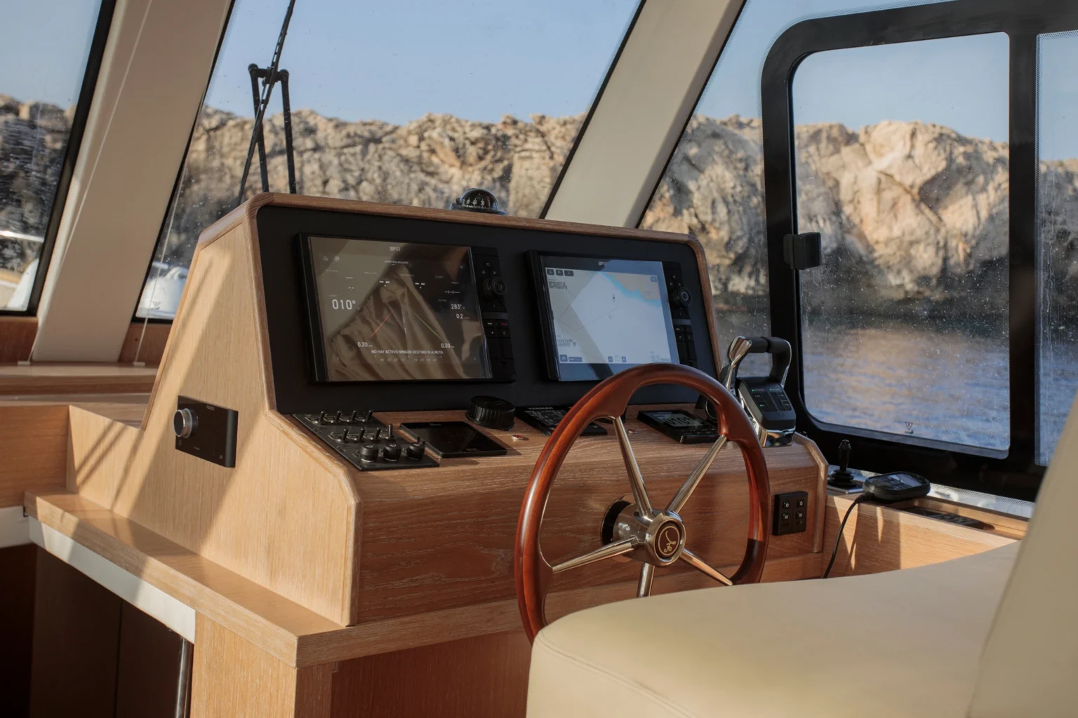 SASGAYACHTS_MENORQUIN_48HT_interior_9