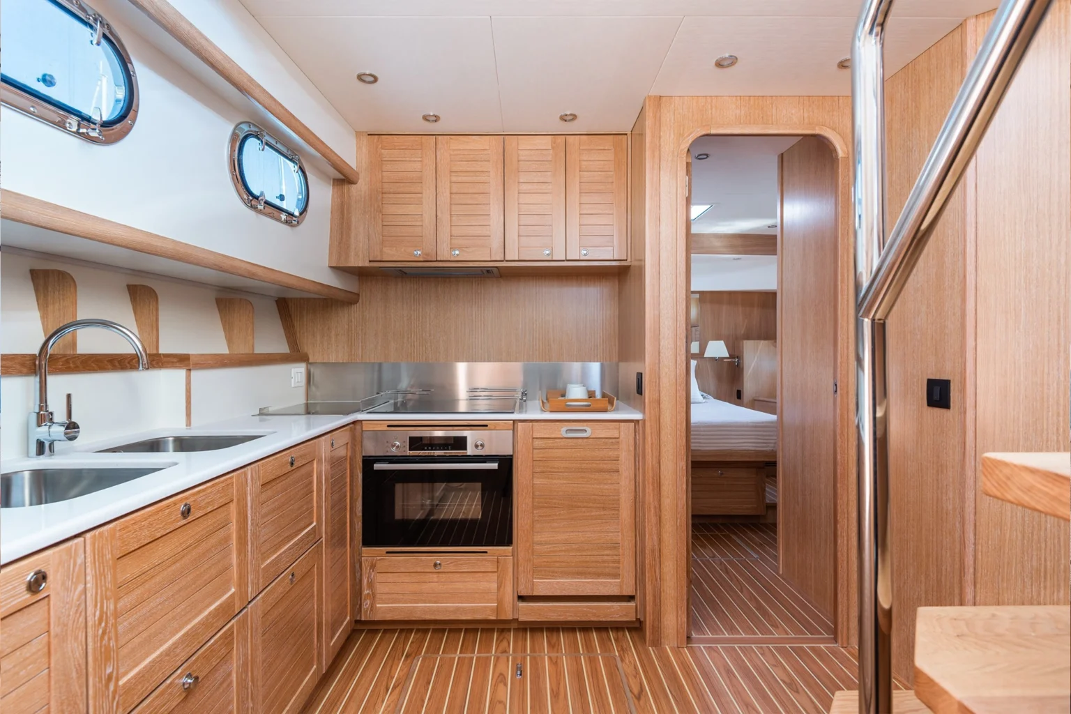 SASGAYACHTS_MENORQUIN_55HT_interior_2