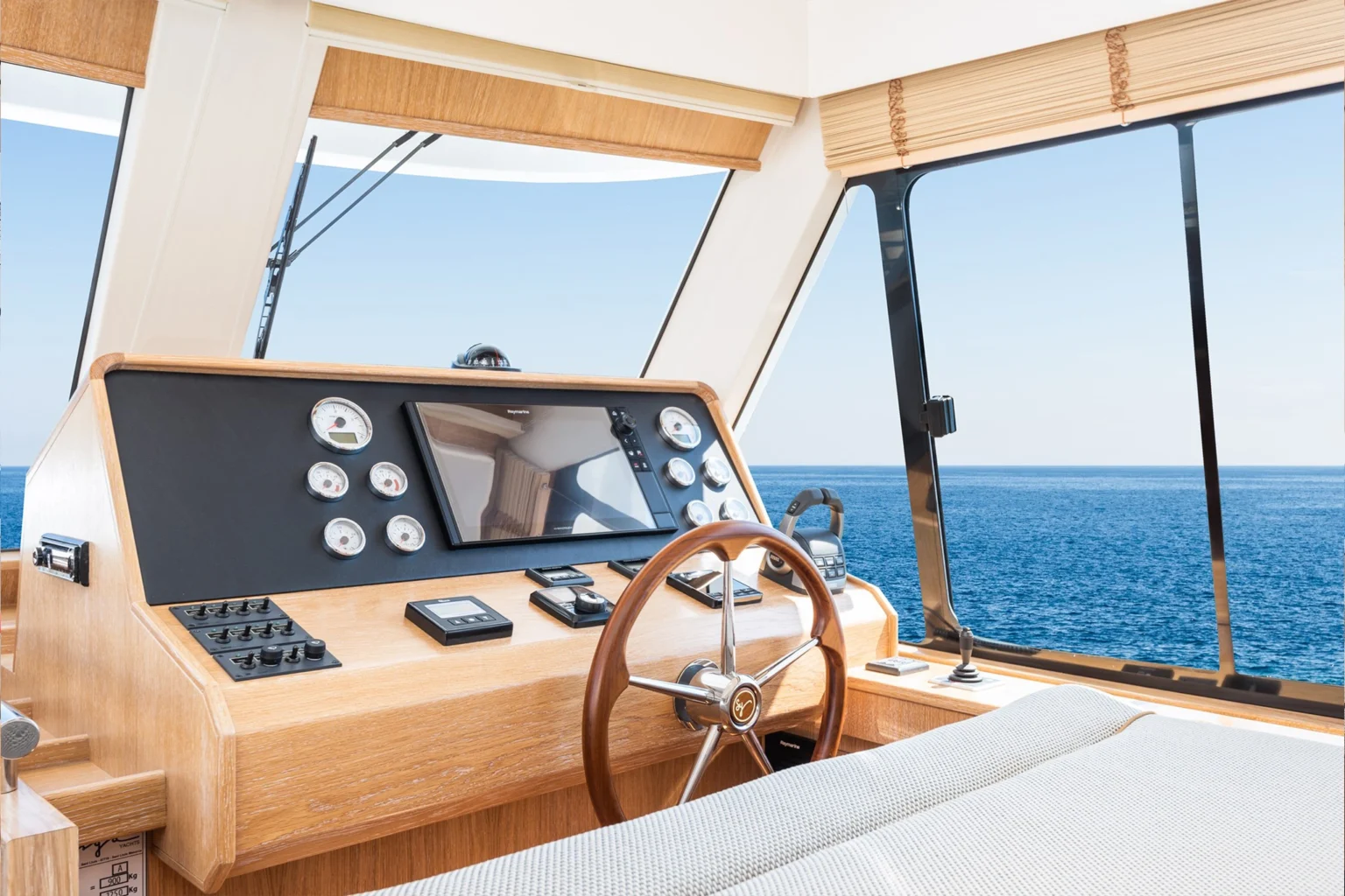 SASGAYACHTS_MENORQUIN_55HT_interior_3