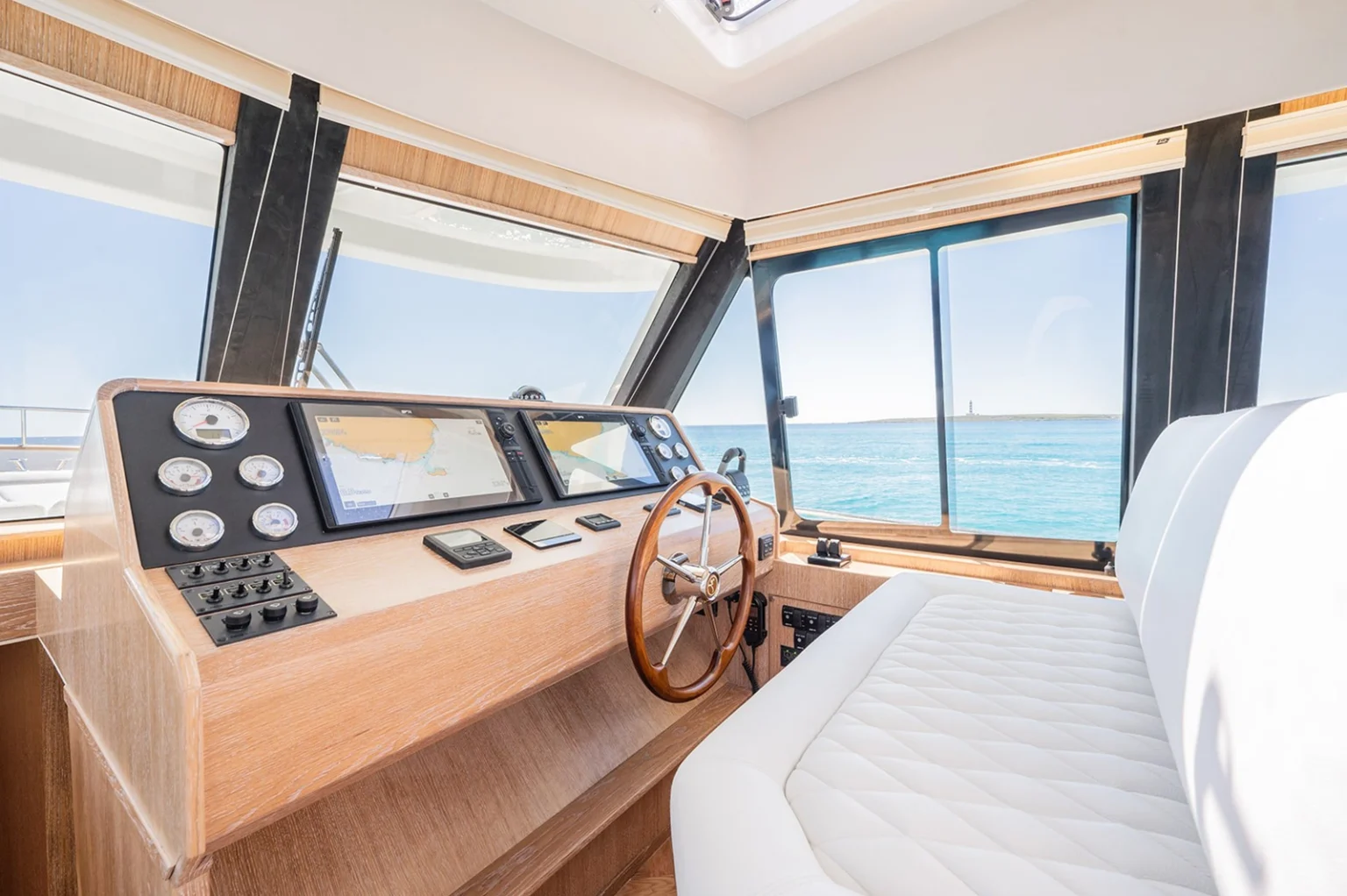 SASGAYACHTS_MENORQUIN_68FB_interior_10