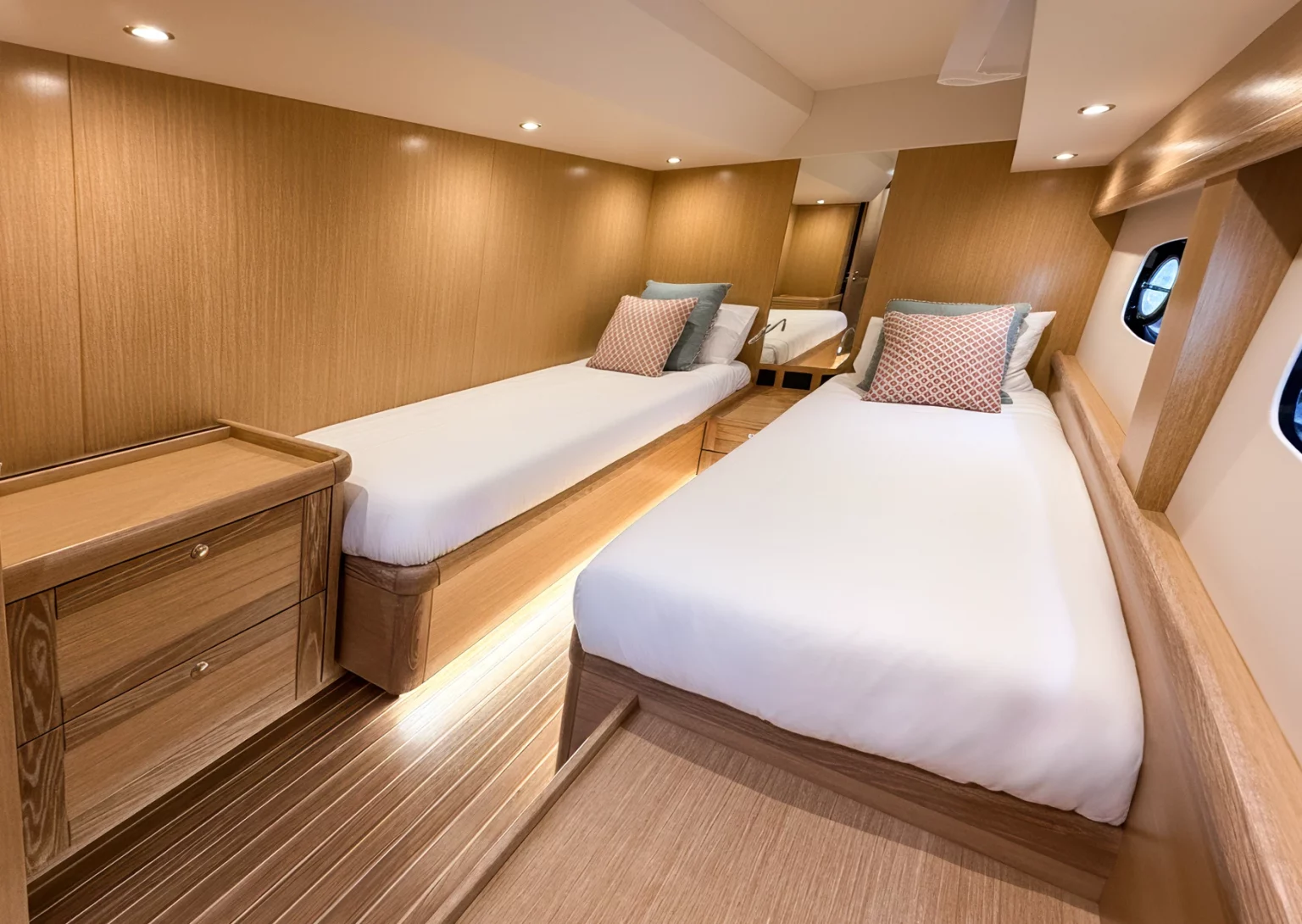 SASGAYACHTS_MENORQUIN_48FB_interior_5