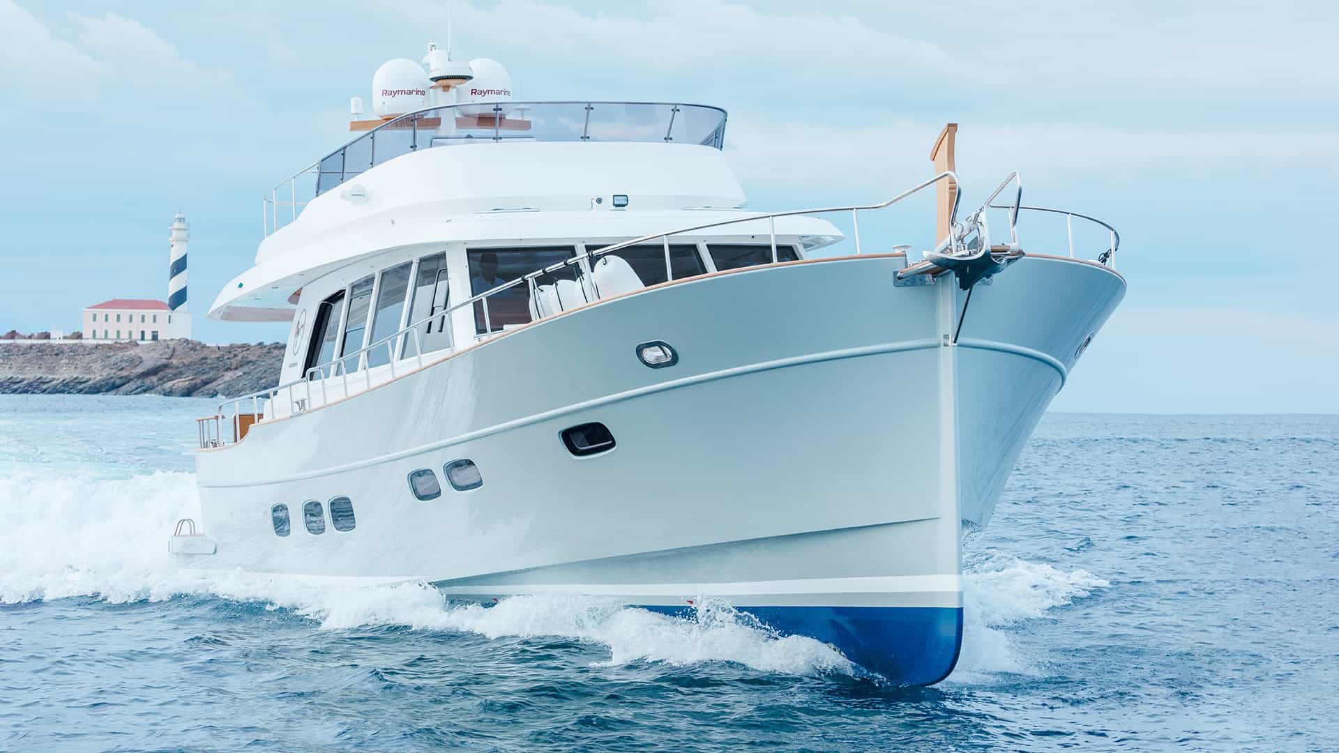 la eficiencia en el mar sasga yachts menorquin