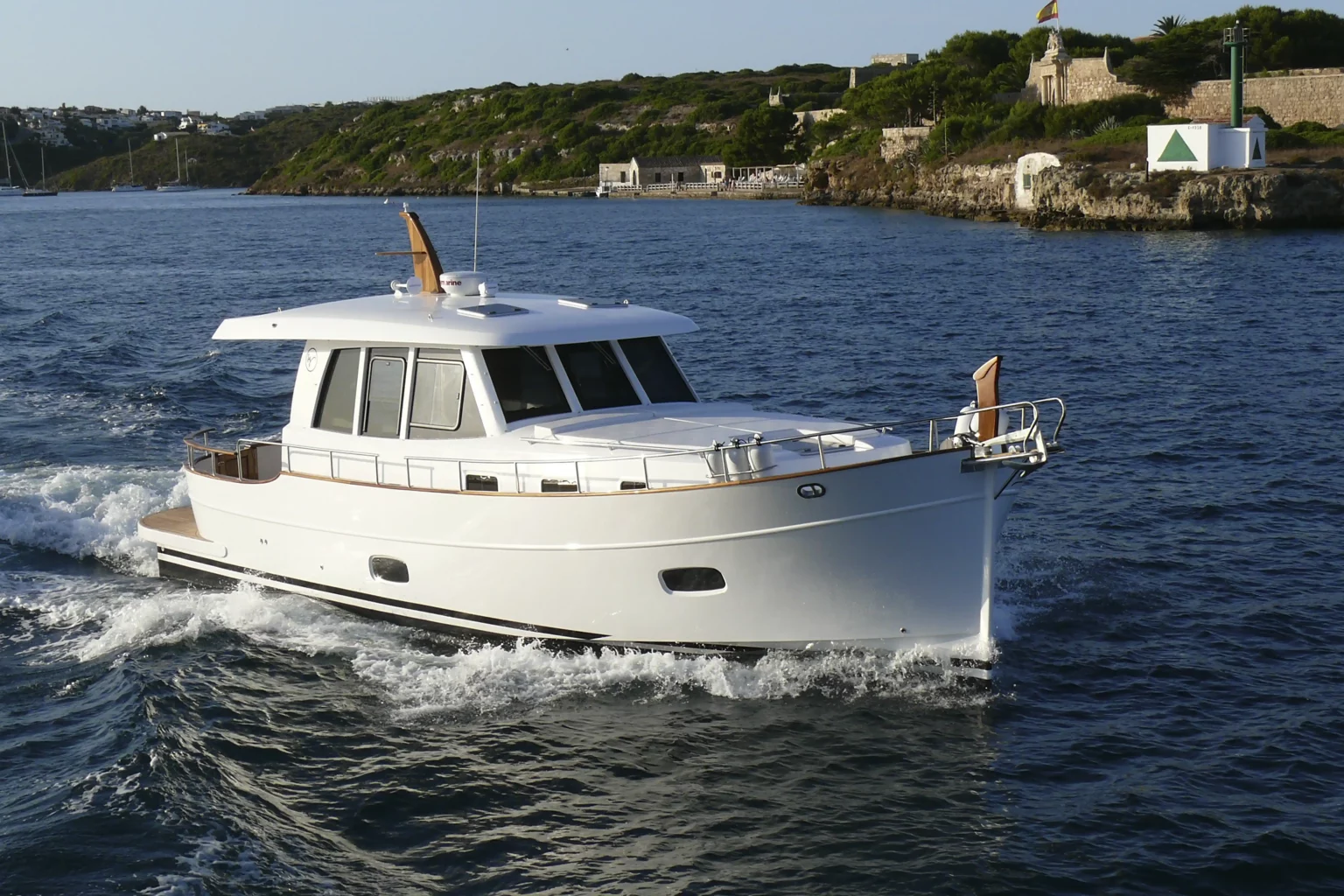 SASGAYACHTS_MENORQUIN_42HT_exterior_4