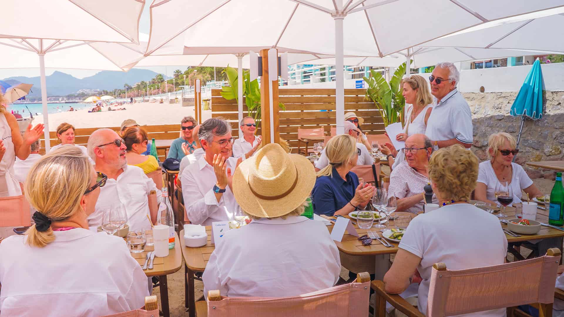 Propietarios y participantes del Club Menorquín France compartiendo una jornada en Cannes durante la travesía por la Costa Azul.
